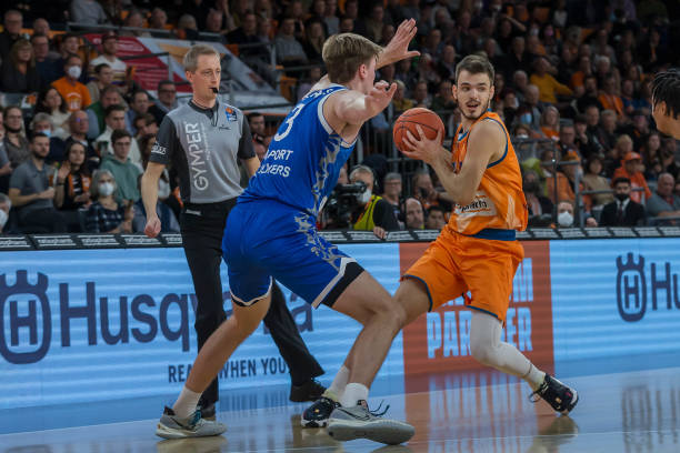 则在反击中 则在反击中